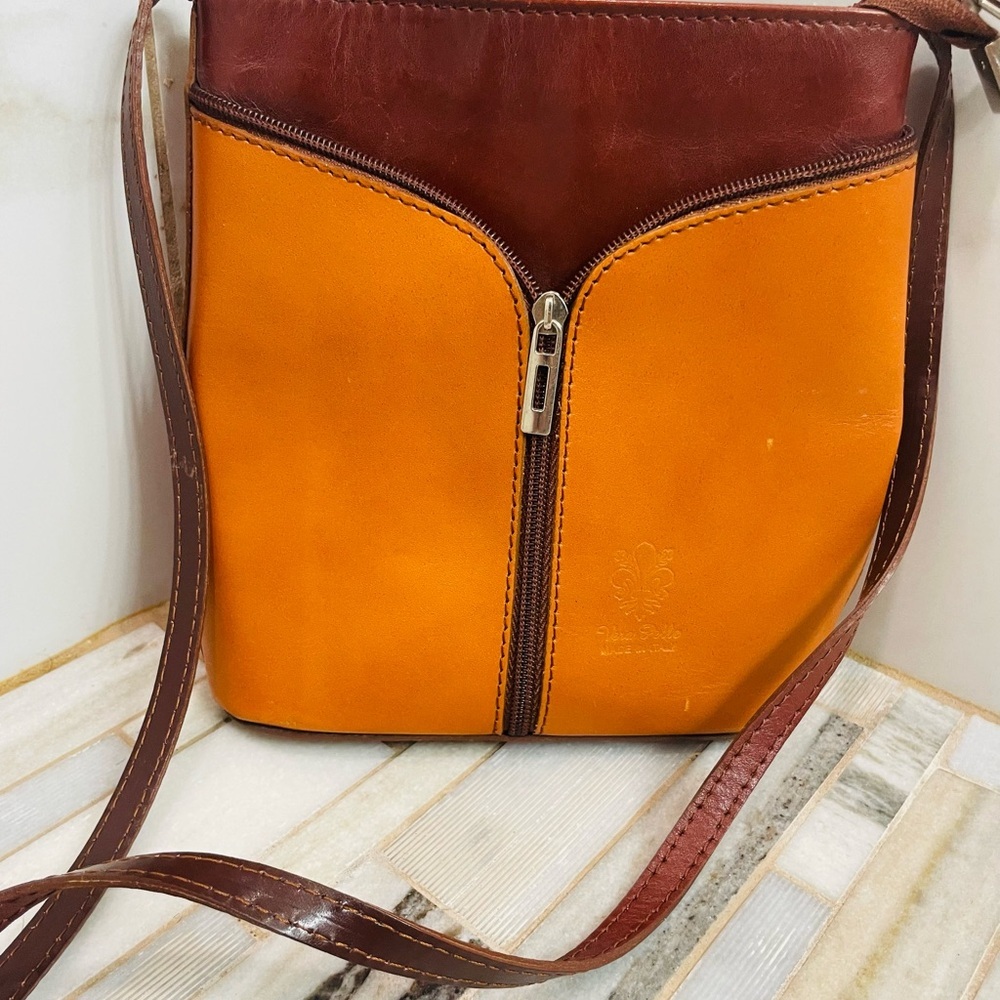 Vera Pella authentic Italian Leather Two-Tone  Leather crossbody Shoulder Bag - Picture 5 of 16